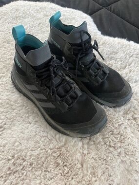 Adidas hiking shoes sz8